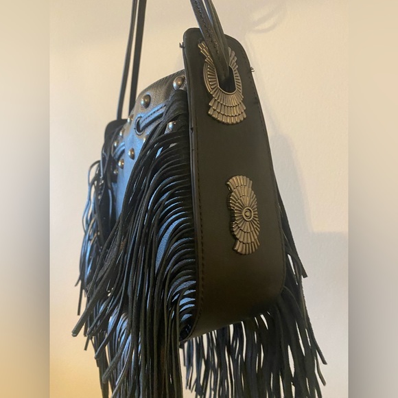 Leather fringed bucket bag - Picture 13 of 17